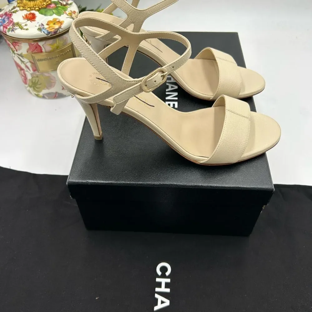 Women's Chanel ivory leather strappy sandals size 38.5 made in Italy